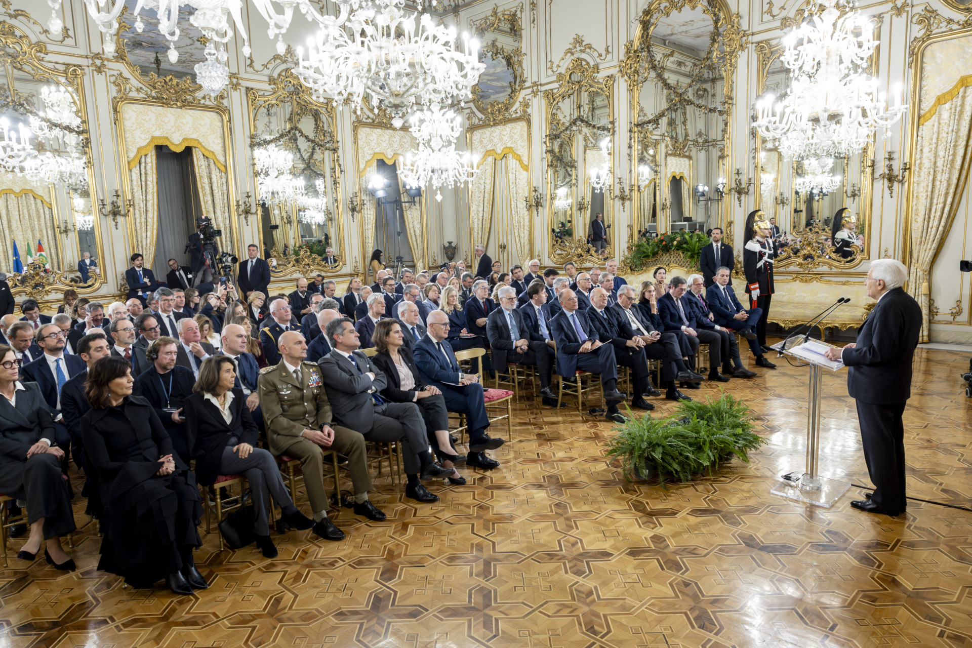 Mattarella al Foro Italia-Spagna: "Drammatiche conseguenze per la mancata difesa europea. Ora servono urgenza e visione"