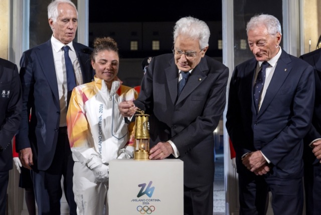 Mattarella accoglie la Fiamma Olimpica di Milano-Cortina 2026: al Quirinale il via ufficiale al viaggio della Torcia