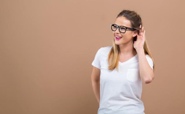 Occhiali acustici, la nuova frontiera dell’udito