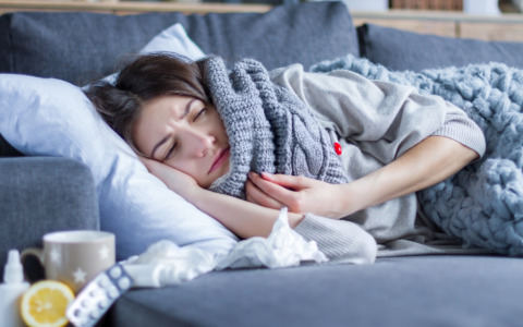 Influenza, milioni di italiani a letto con la variante K. Quando è previsto il picco