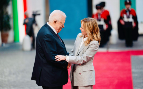 Meloni e Abu Mazen insieme sul palco di Atreju