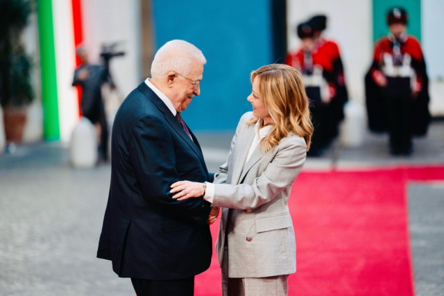 Meloni e Abu Mazen insieme sul palco di Atreju