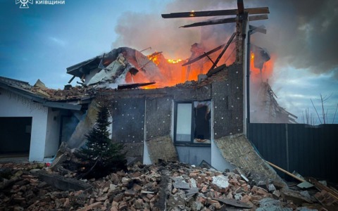 Violento attacco aereo su Kiev dopo l’attentato ieri a Mosca che ha ucciso un generale russo