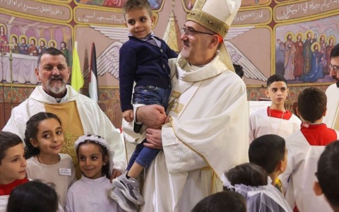 Il cardinale Pizzaballa in visita a Gaza per celebrare il Natale con la comunità cattolica