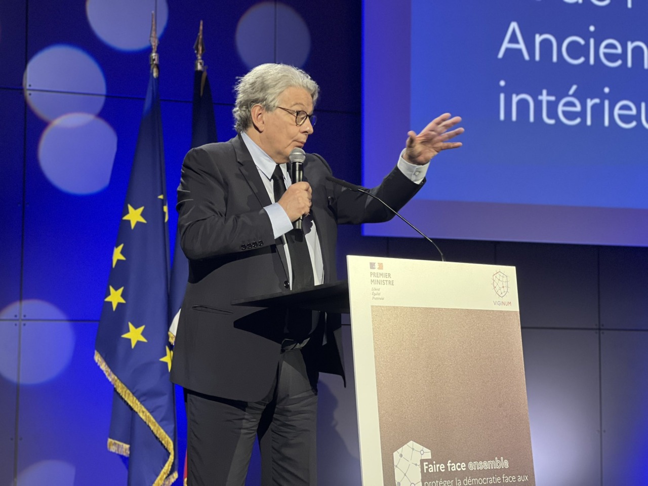 Vietato l’ingresso negli Usa all’ex commissario europeo Thierry Breton, ira della Francia