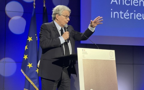 Vietato l’ingresso negli Usa all’ex commissario europeo Thierry Breton, ira della Francia