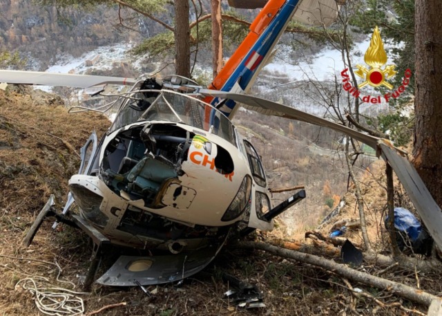 Elicottero precipita durante lavori su una frana, morto un operaio di 29 anni