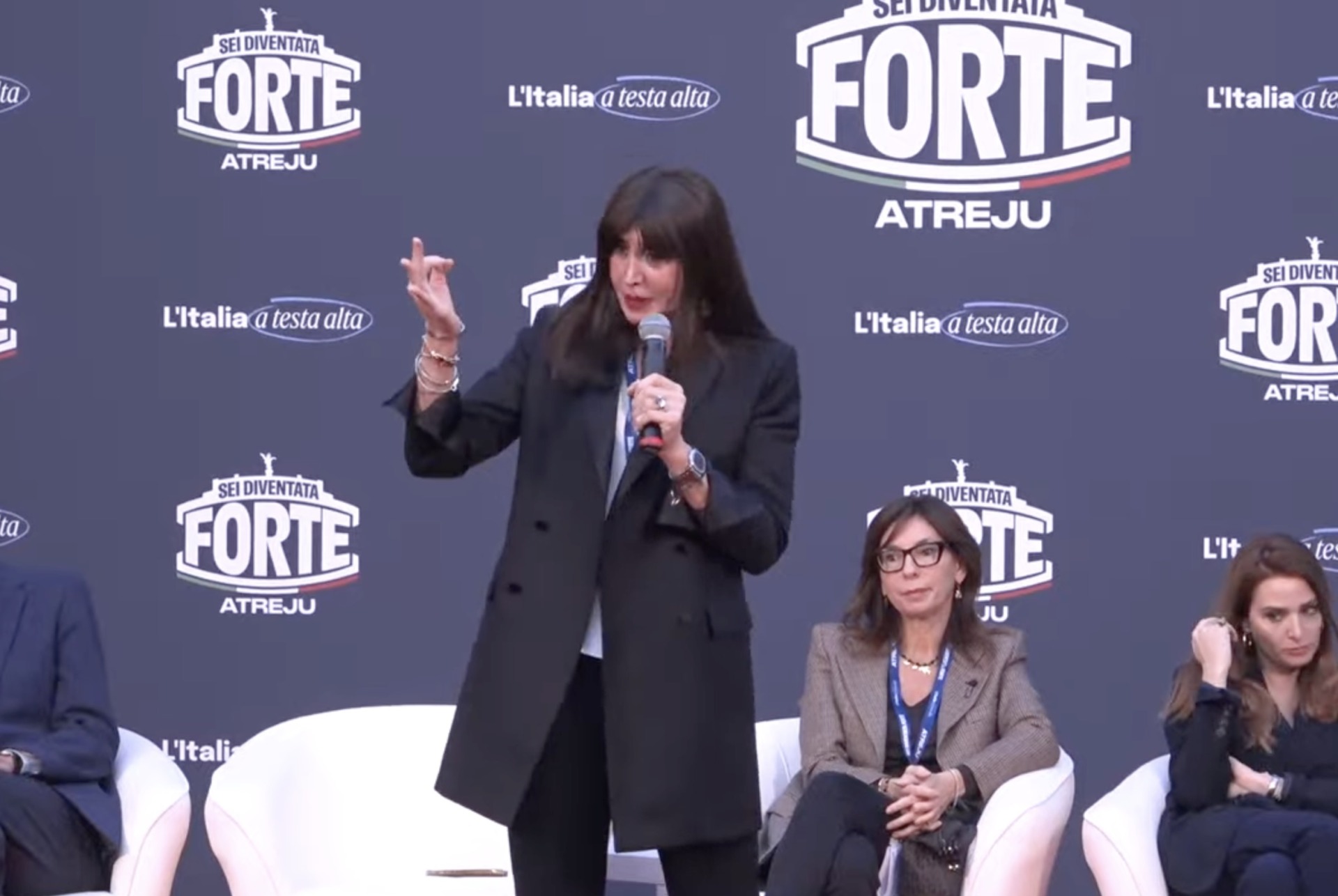 Contestazioni ad Atreju sul semestre filtro di Medicina, Bernini agli studenti: "Siete sempre dei poveri comunisti"