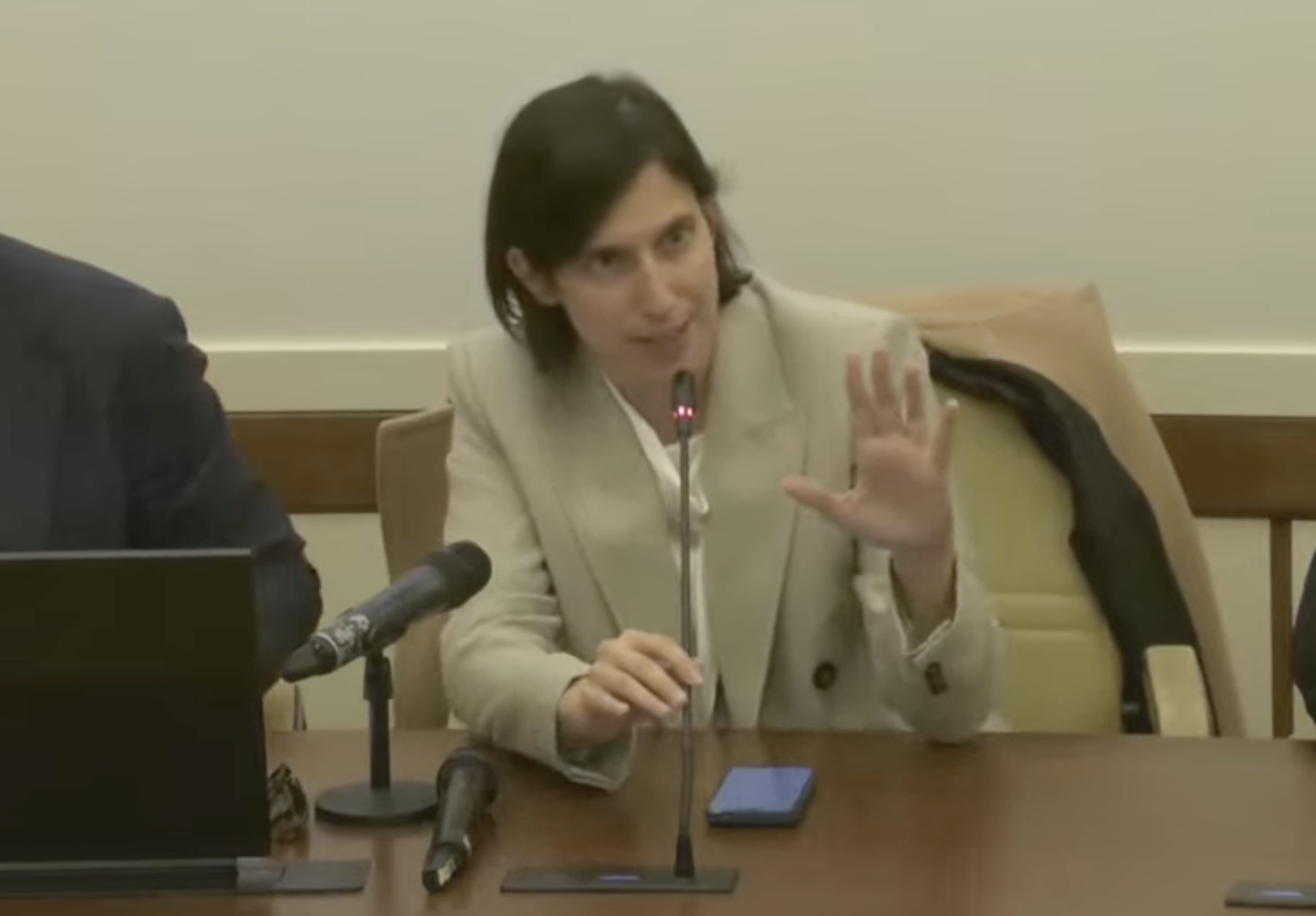 Manovra, Schlein : "Meloni faceva la spavalda ma la maggioranza si è rotta"