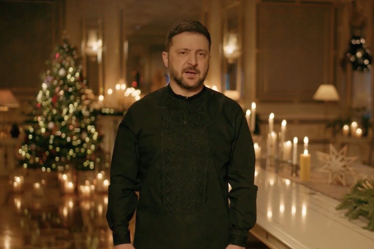 Caccia russi sorvolano i mari di Barents e Norvegia. L’Ucraina apre alla zona demilitarizzata nel Donbass