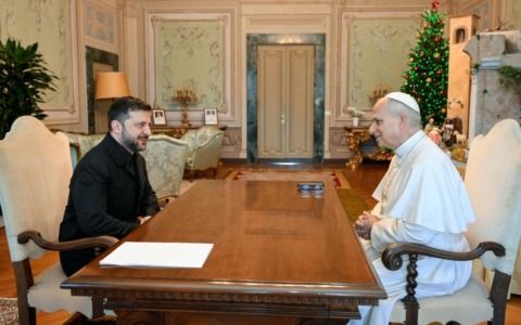 Zelensky risponde a Trump: “Pronto a nuove elezioni”. Leone XIV: “Irrealistico accordo senza Europa”