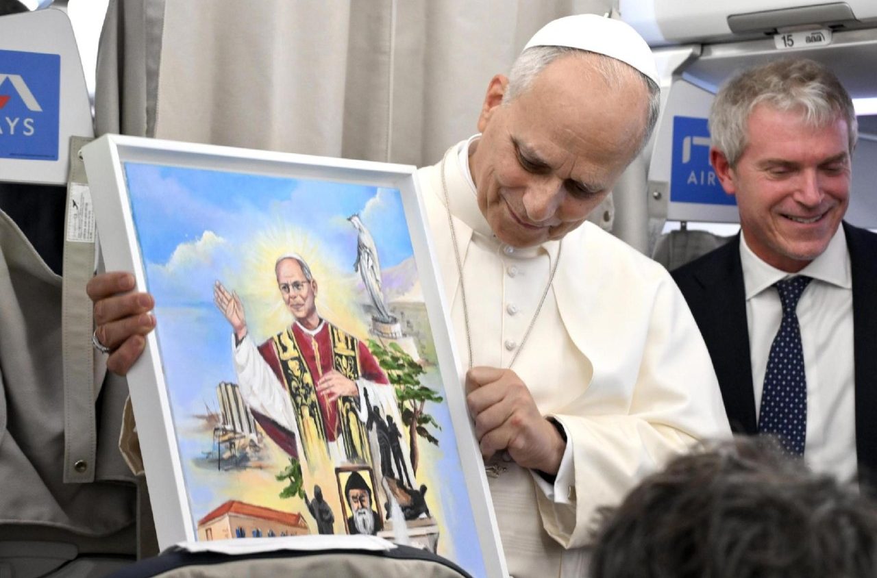 Papa Leone di ritorno dal viaggio apostolico loda l’Italia: “Capace storicamente di essere intermediario”