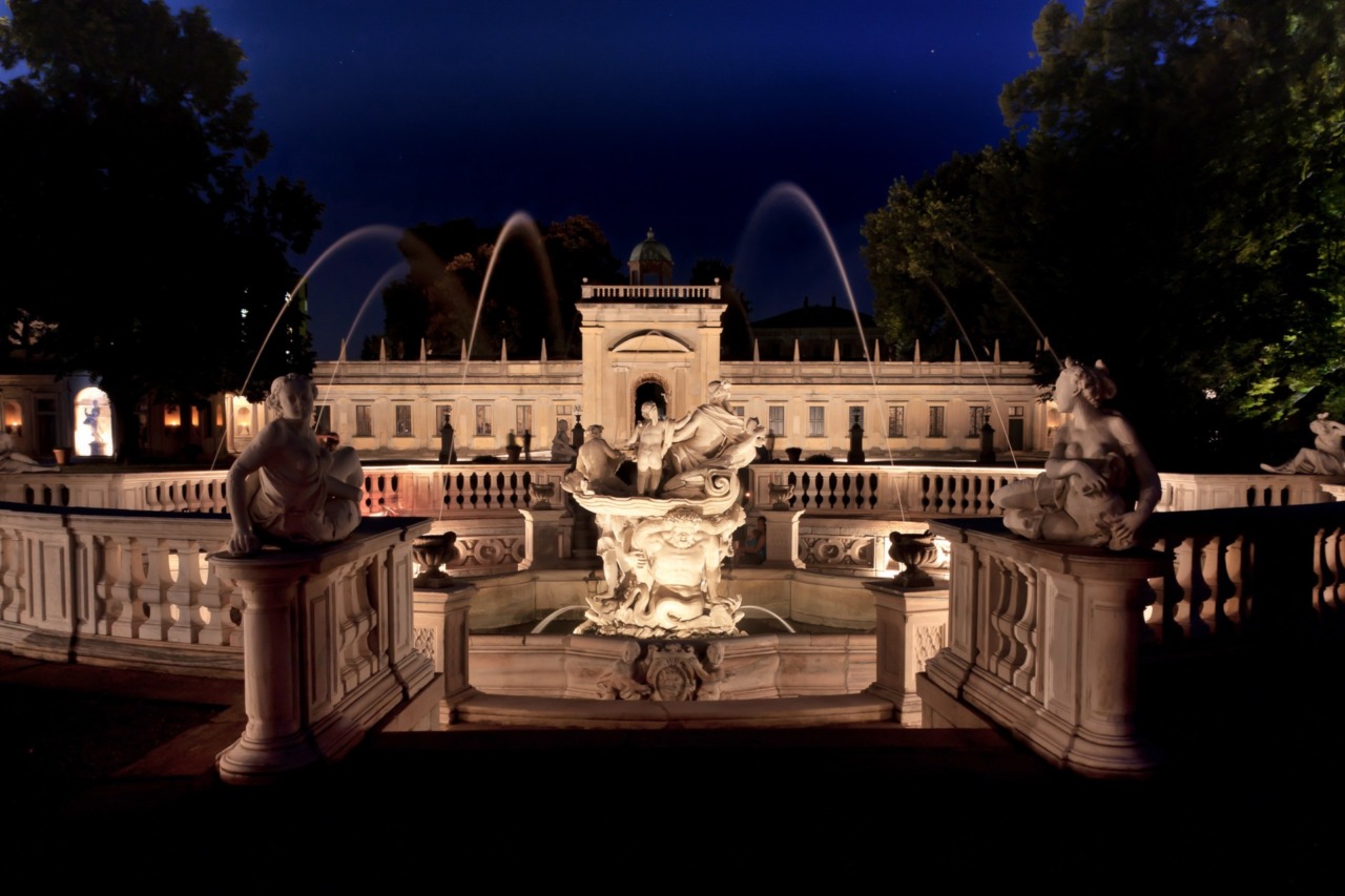 Incanto di Luce Il patrimonio storico e naturale di Villa Litta si illumina trasformandosi in un luogo di meraviglia e di emozione per grandi e piccini