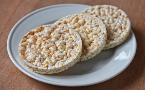 Maxi richiamo di gallette con tossine pericolose: prodotti e lotti ritirati dai supermercati