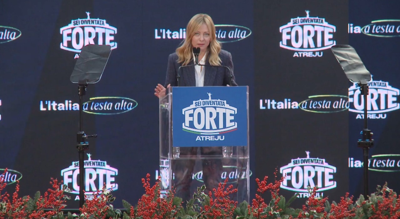 Dal “nannimorettismo” di Schlein alla sinistra che mangia dal kebabbaro: cosa ha detto Giorgia Meloni ad Atreju