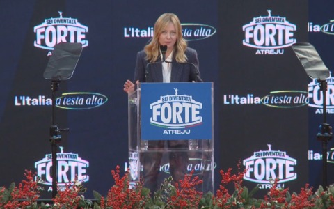 Dal “nannimorettismo” di Schlein alla sinistra che mangia dal kebabbaro: cosa ha detto Giorgia Meloni ad Atreju