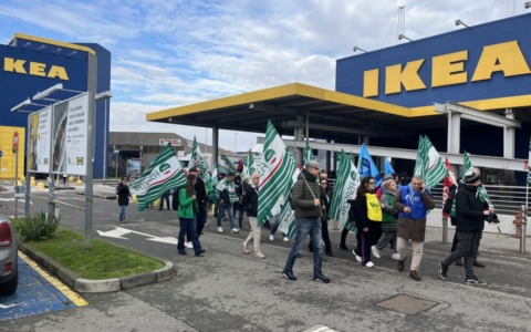 Sciopero Ikea, i sindacati: “Contratto scaduto dal 2019 e niente premi (o solo irrisori) ai lavoratori”