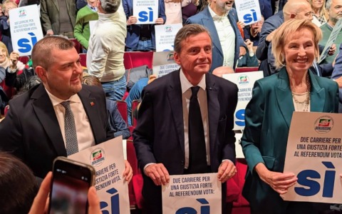 “Centrodestra? Centrosinistra? Centro e basta”. Calenda sempre più vicino a Forza Italia