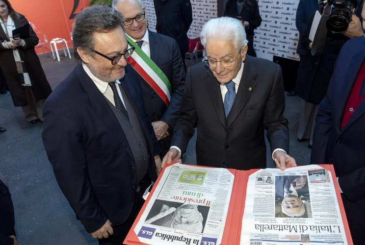 Mattarella inaugura la mostra “La Repubblica. Una storia di futuro” per i 50 anni del quotidiano