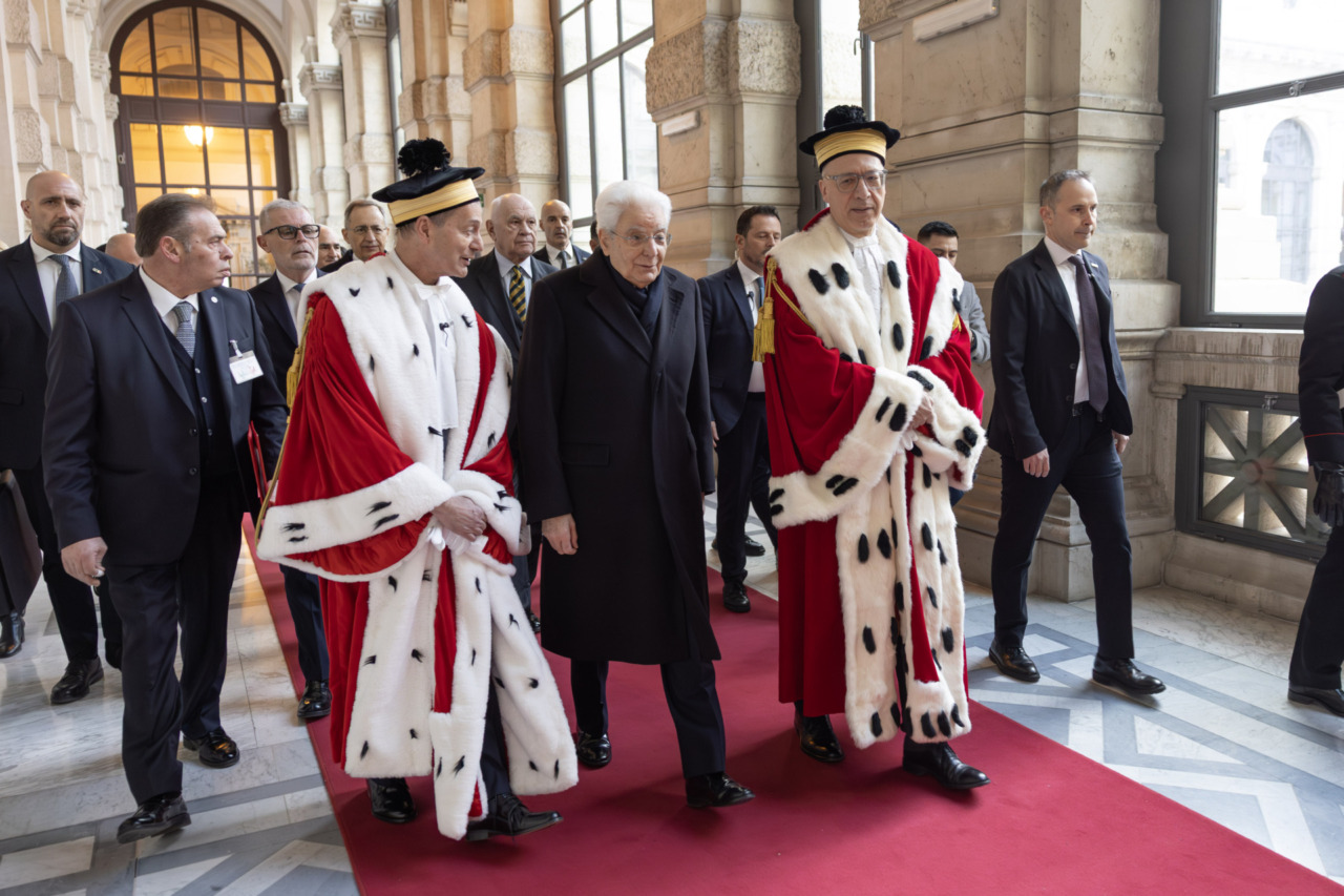 Mattarella alla Cassazione per il nuovo anno giudiziario: perché i vertici della magistratura vestono così?