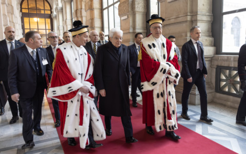 Mattarella alla Cassazione per il nuovo anno giudiziario: perché i vertici della magistratura vestono così?