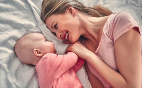 Allattamento al seno: un gesto naturale che fa bene a mamma e bambino 