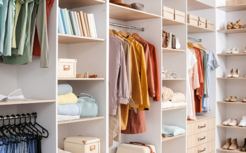 Cabina armadio, uno spazio su misura per organizzare e valorizzare il guardaroba 