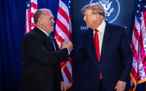 Proteste contro l’ICE a Minneapolis: chi è lo “zar delle frontiere” inviato da Trump