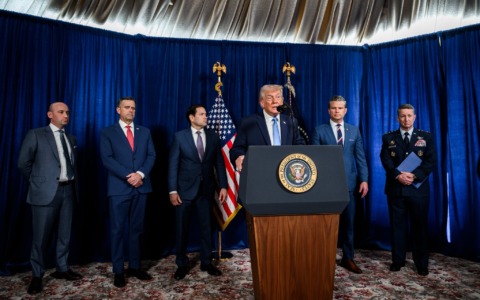 Trump: “Siamo noi a controllare il Venezuela, Rodriguez faccia come diciamo noi o attacchiamo ancora”