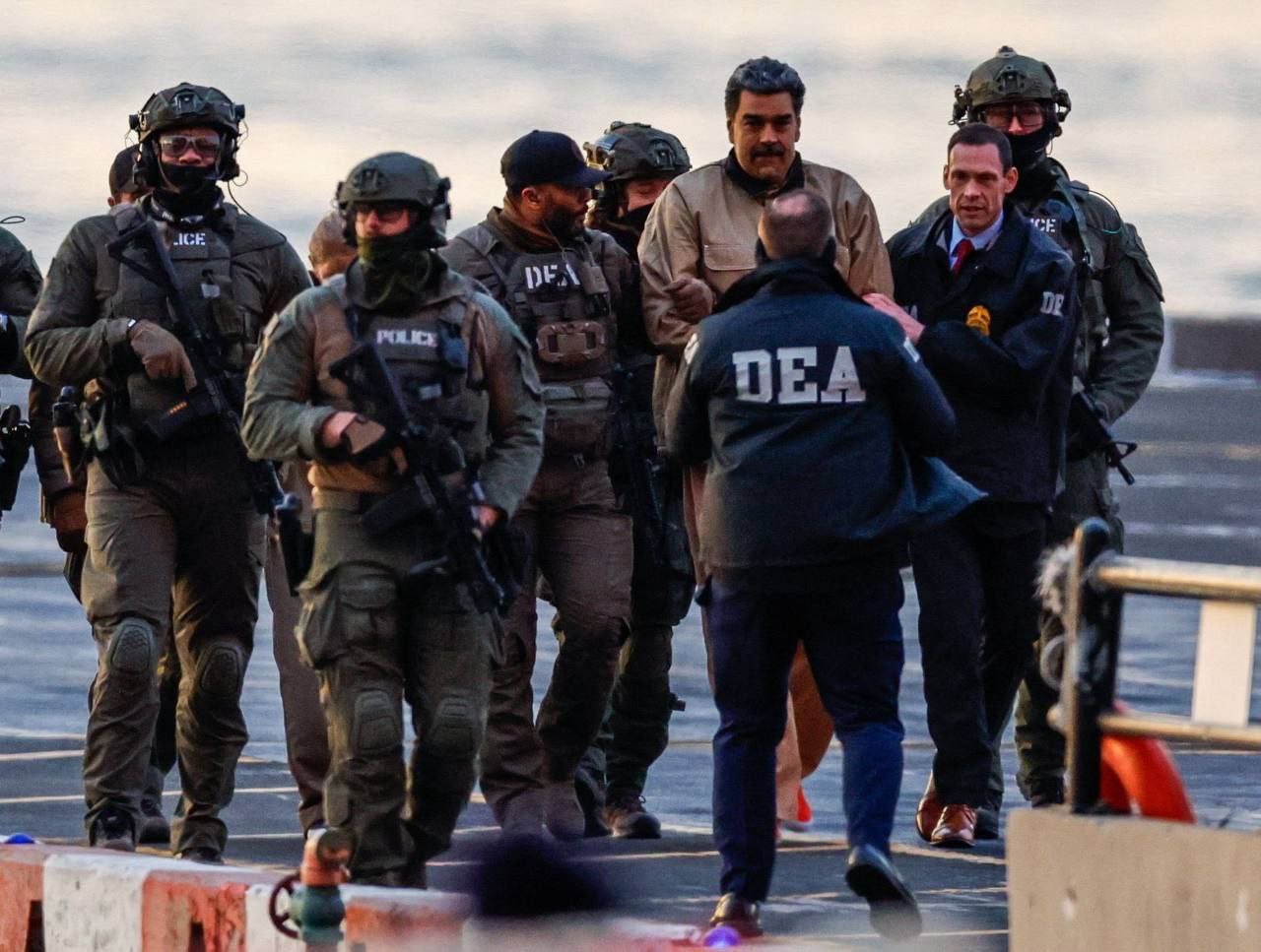 Maduro in tribunale con le catene ai piedi: “Sono prigioniero di guerra, sono io il presidente”