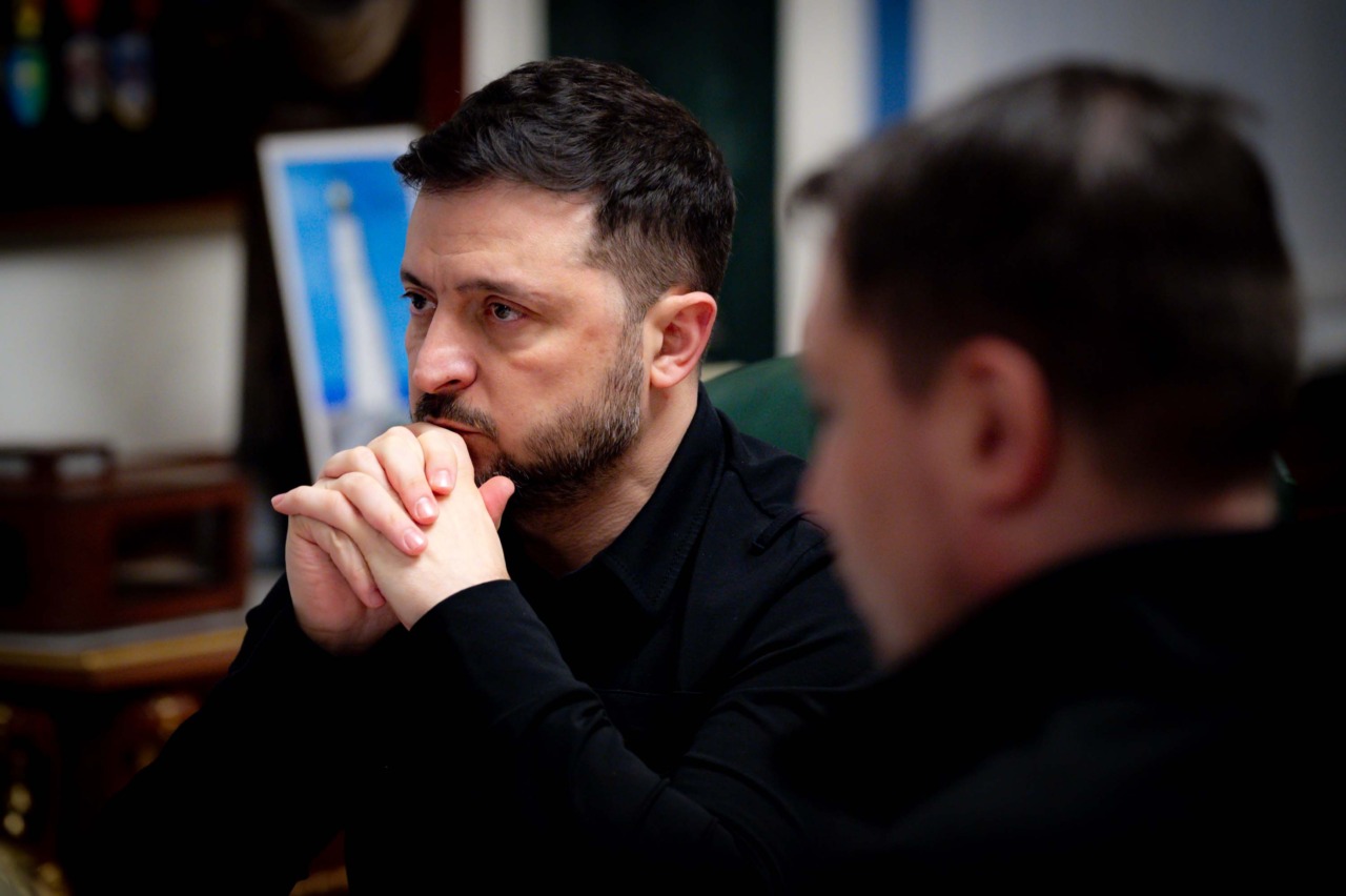 Zelensky avverte Mosca: “Se blocca la diplomazia continueremo a difenderci”. Martedì incontro con i Volenterosi, vertice con Trump entro fine gennaio