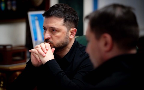 Zelensky avverte Mosca: “Se blocca la diplomazia continueremo a difenderci”. Martedì incontro con i Volenterosi, vertice con Trump entro fine gennaio