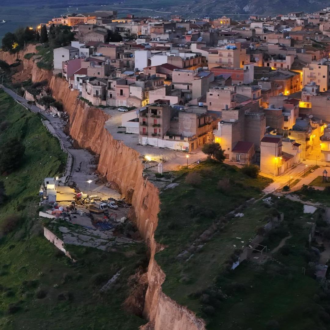 Il dramma di Nisceni: la collina sta franando ancora, 1500 gli sfollati