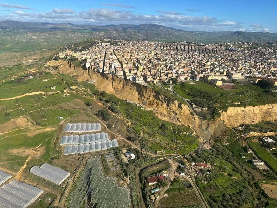 Il dramma di Nisceni: la collina sta franando ancora, 1500 gli sfollati
