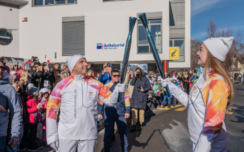 Plan de Corones accoglie la Fiaccola Olimpica  tra la Valle Anterselva, Brunico e la vetta, verso i Giochi Olimpici Invernali 2026
