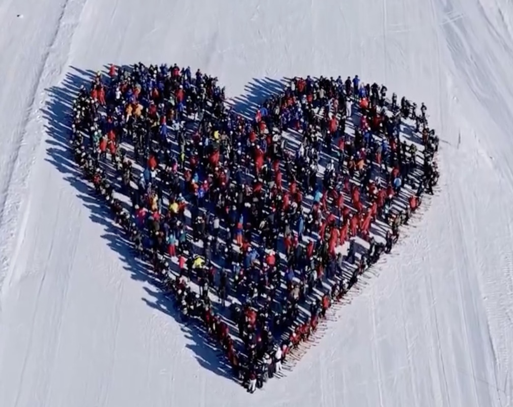 Crans-Montana, oggi il rientro in Italia dei ragazzi deceduti nell'incendio