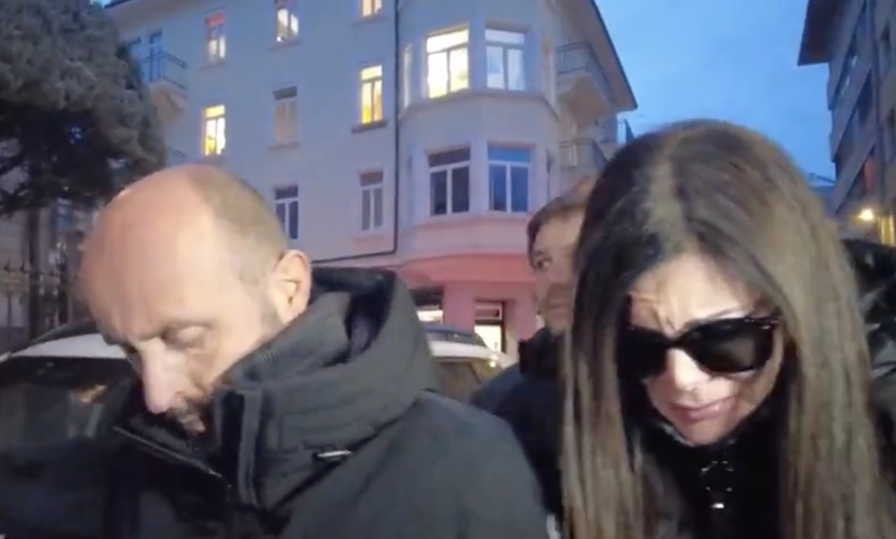 Crans-Montana, il titolare de Le Constellation ammette: “Una porta era chiusa dall’interno”