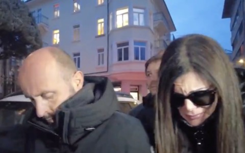 Crans-Montana, il titolare de Le Constellation ammette: “Una porta era chiusa dall’interno”