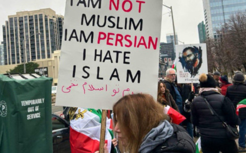 La repressione delle proteste diventa un massacro in Iran. Trump: “Arriviamo anche lì”