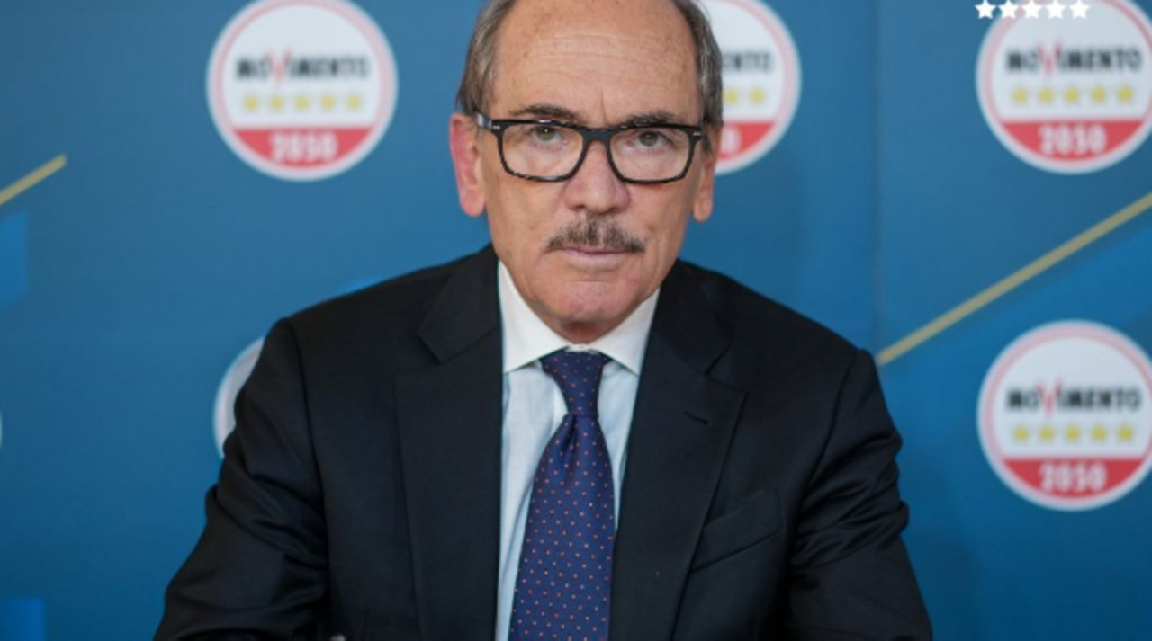 Dossieraggi, Gasparri contro Cafiero De Raho: “Conflitti di interesse”. La difesa del M5S: “Macchinazioni”