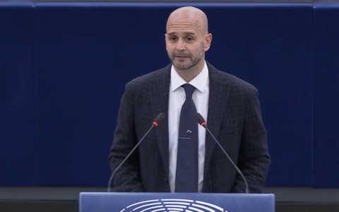 Migranti, Procaccini (FdI-Ecr): “La crisi di Ceuta è il fallimento della politica di Sanchez e sinistra europea”