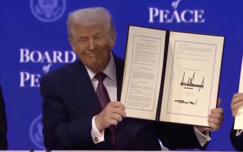 Nasce il Board of Peace: Trump firma lo statuto e incontra Zelensky
