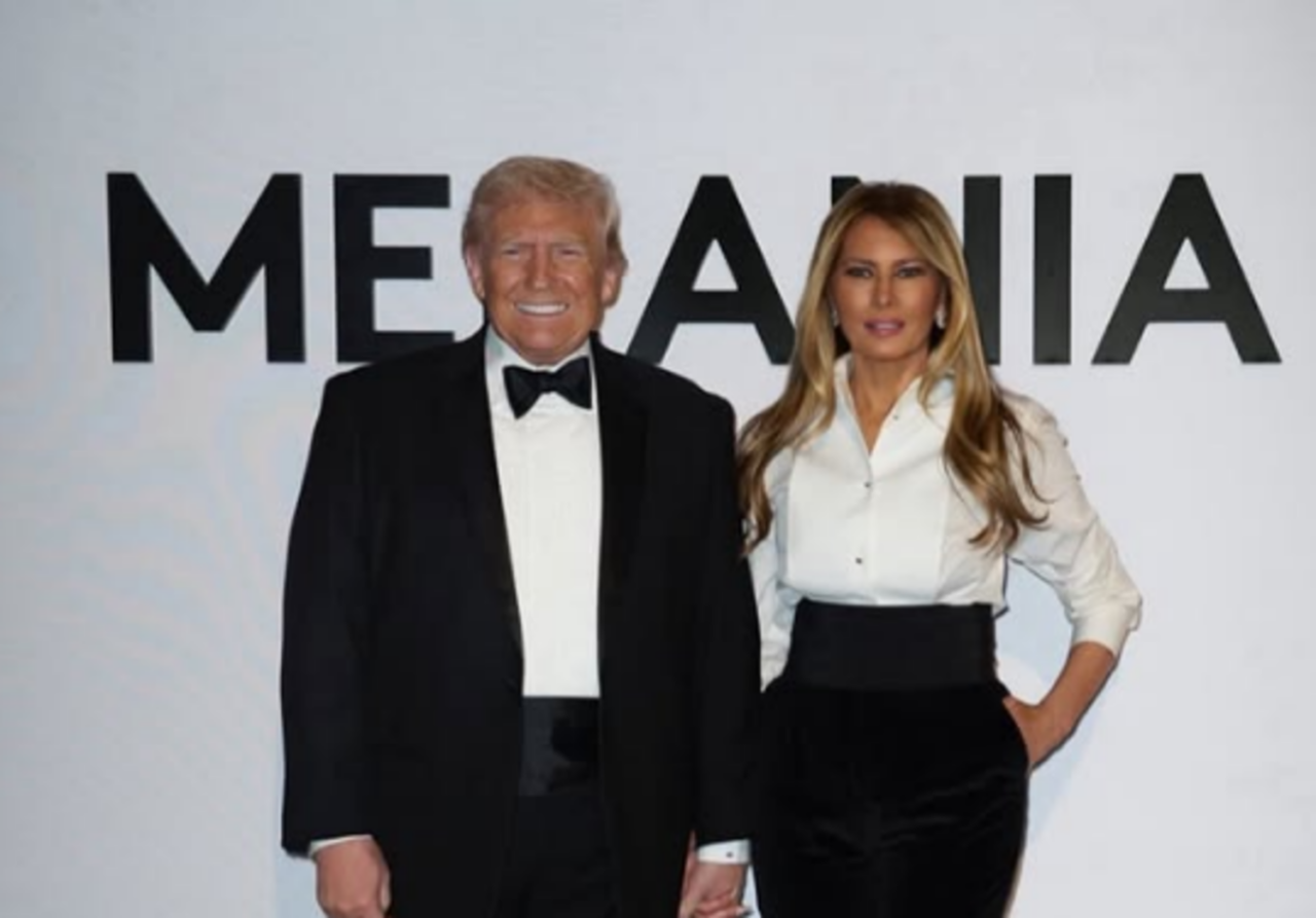 Trump alla "prima" del documentario sulla first lady Melania. Tra black carpet e polemiche