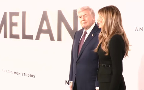 Trump alla “prima” del documentario sulla first lady Melania. Tra black carpet e polemiche