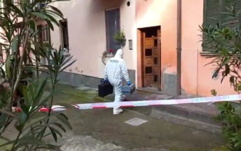 Accoltella la moglie con le forbici: è grave. A fine dicembre era stato denunciato per maltrattamenti