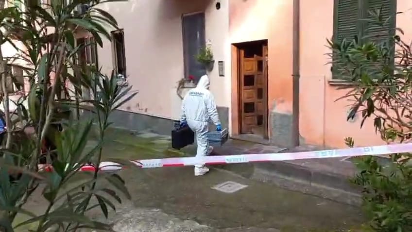 Accoltella la moglie con le forbici: è grave. A fine dicembre era stato denunciato per maltrattamenti