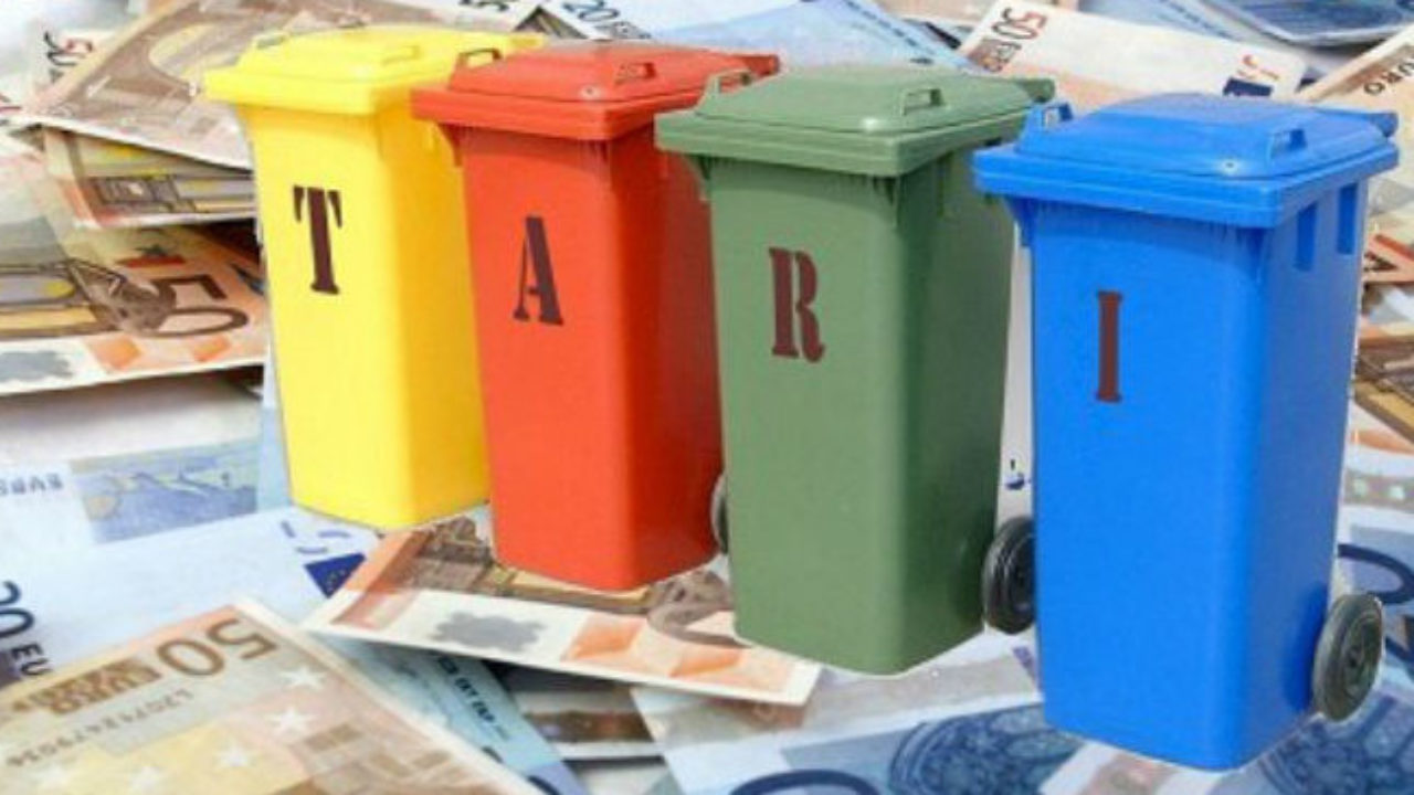 La Tari è la tassa più odiata dagli italiani, ma nel 2026 c’è il bonus: chi ha diritto allo sconto e come fare
