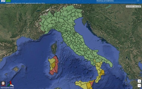 Nubifragi, burrasche e mareggiate in Sicilia, Sardegna e Calabria: scuole chiuse