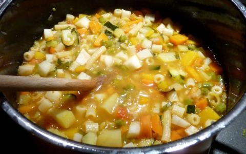 Minestrone di verdure ritirato dai supermercati: prodotto, lotti, motivi e indicazioni per i consumatori