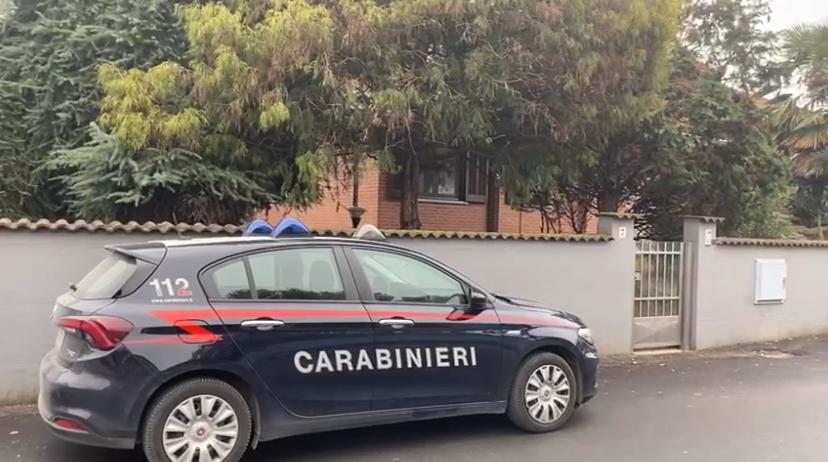 Spara alla moglie 83enne e poi si uccide: i corpi senza vita trovati dal figlio